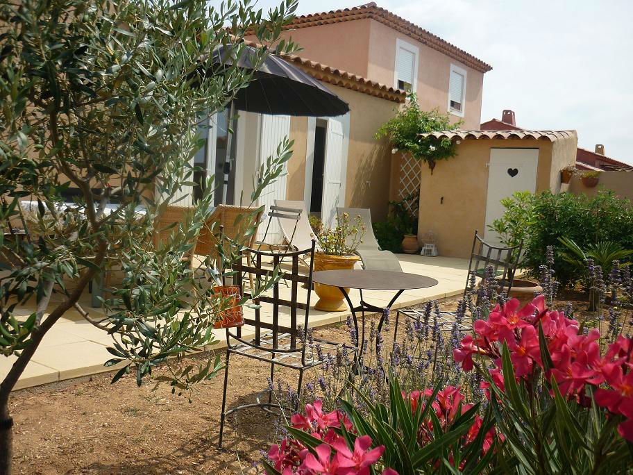 La terrasse et le jardin